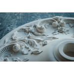 Розетка гіпсова в класичному стилі з невеликими трояндами р-215 Ø550