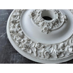 Розетка гіпсова в класичному стилі з трояндами р-225 Ø700