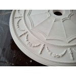 Розетка з гіпсу в класичному стилі з гірляндами р-23 Ø530