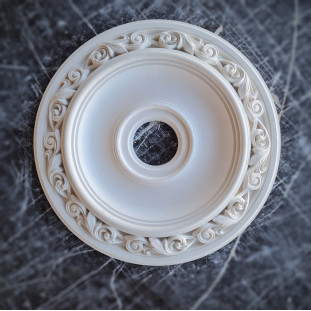 Розетка гипсовая в классическом стиле с узором по краю р-232 Ø350