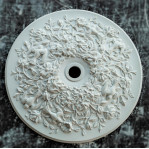 Розетка гипсовая с нежным рисунком птичек и цветов р-247 Ø800