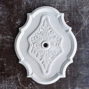 Розетка гіпсова у вигляді ромба з квіткою р-27  560х450