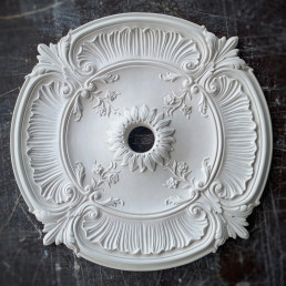 Розетка гіпсова в класичному стилі з квітами р-30 Ø740