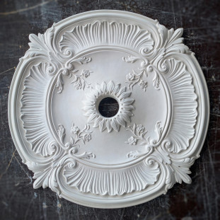 Розетка гіпсова в класичному стилі з квітами р-30 Ø740
