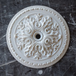 Розетка гипсовая в классическом стиле с цветком р-32а  Ø400