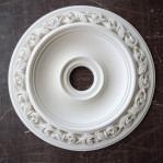 Розетка гіпсова в класичному стилі з візерунком по обідку р-35б Ø575