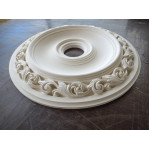 Розетка гіпсова в класичному стилі з візерунком по обідку р-35б Ø575