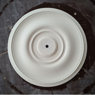 Розетка гіпсова в класичному стилі, гладка, без візерунка р-44 Ø600