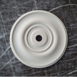 Розетка гіпсова в класичному стилі без візерунка р-47 Ø200