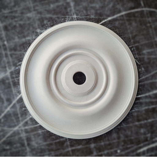 Розетка гіпсова в класичному стилі без візерунка р-47 Ø200