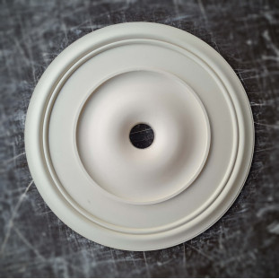 Розетка гіпсова в класичному стилі без візерунка р-49 Ø500