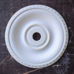 Розетка гіпсова в класичному стилі з рустиками по канту р-51 Ø380