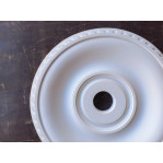 Розетка гіпсова в класичному стилі з рустиками по канту р-51 Ø380