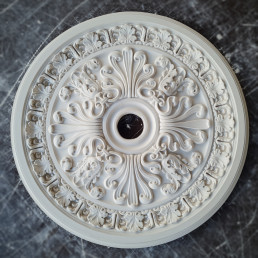 Розетка гіпсова в класичному стилі з візерунком р-57 Ø730