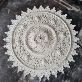 Розетка гипсовая в восточном стиле с резным арабским узором р-58 Ø1530