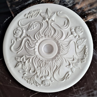 Розетка гіпсова з квітами лілій та півонії в стилі модерн р-65 Ø645