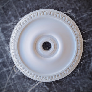 Розетка гіпсова в класичному стилі з іонікою по обідку р-79 Ø350
