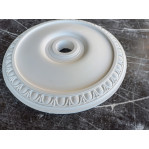 Розетка гіпсова в класичному стилі з іонікою по обідку р-80 Ø250