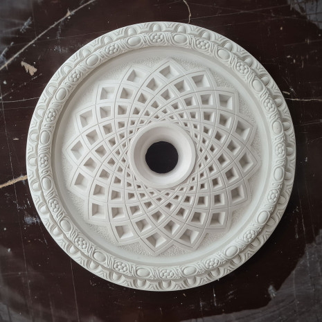 Розетка гіпсова в класичному стилі з сіточкою р-90 Ø410