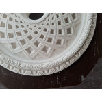 Розетка гіпсова в класичному стилі з сіточкою р-90 Ø410