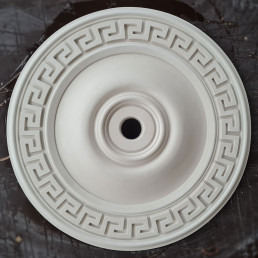 Розетка гіпсова в грецькому стилі з міандром по канту р-93 Ø560