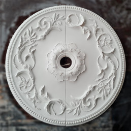 Розетка гіпсова з витонченим квітковим орнаментом р-94 Ø870