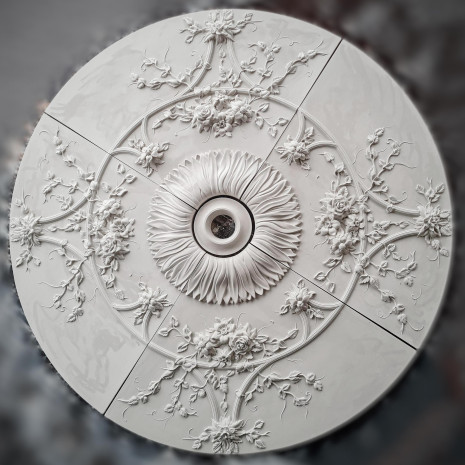 Розетка гіпсова з витонченим флористичним малюнком р-98 Ø1280