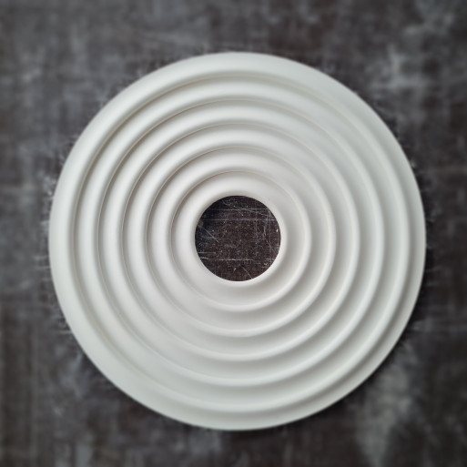 Розетка гіпсова гладка у сучасному стилі р-1009 Ø560