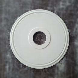 Розетка гіпсова гладка у сучасному стилі р-1010 Ø560