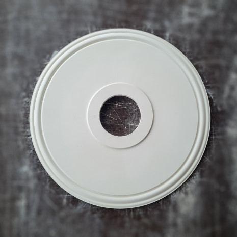 Розетка гіпсова гладка у сучасному стилі р-1010 Ø560