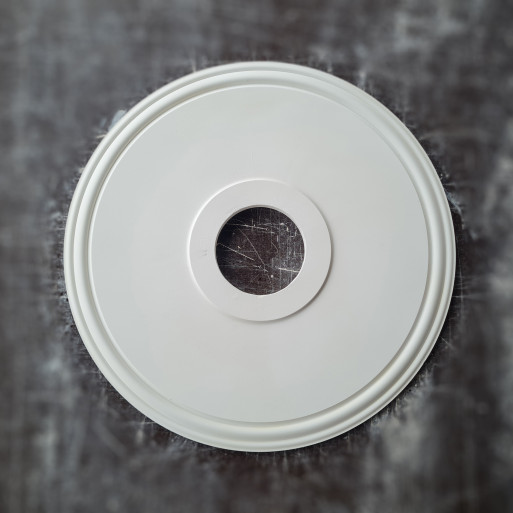 Розетка гіпсова гладка у сучасному стилі р-1010 Ø560