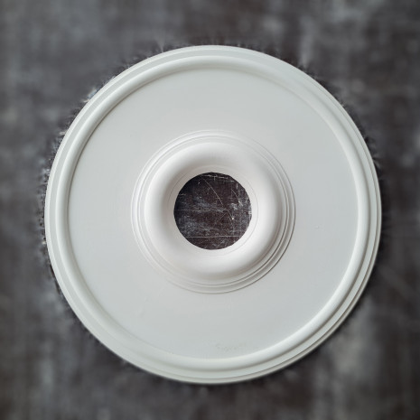 Розетка гіпсова гладка у сучасному стилі р-1011 Ø560