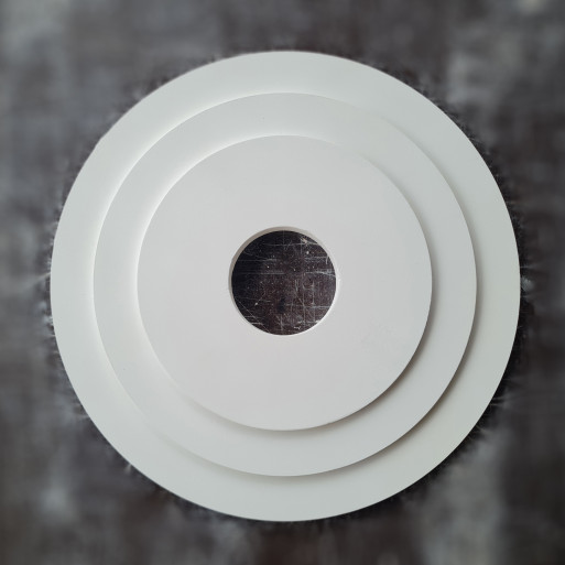 Розетка гіпсова гладка у сучасному стилі р-1013 Ø560
