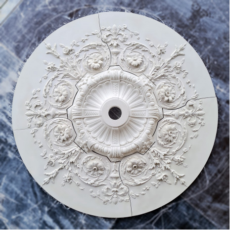 Розетка гіпсова у стилі рококо з витонченим малюнком р-100 Ø1200