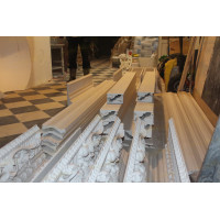 Як монтувати ліпнину з гіпсу