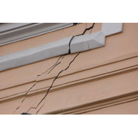 Як уникнути появи тріщин на швах фасадного декору з пінопласту?