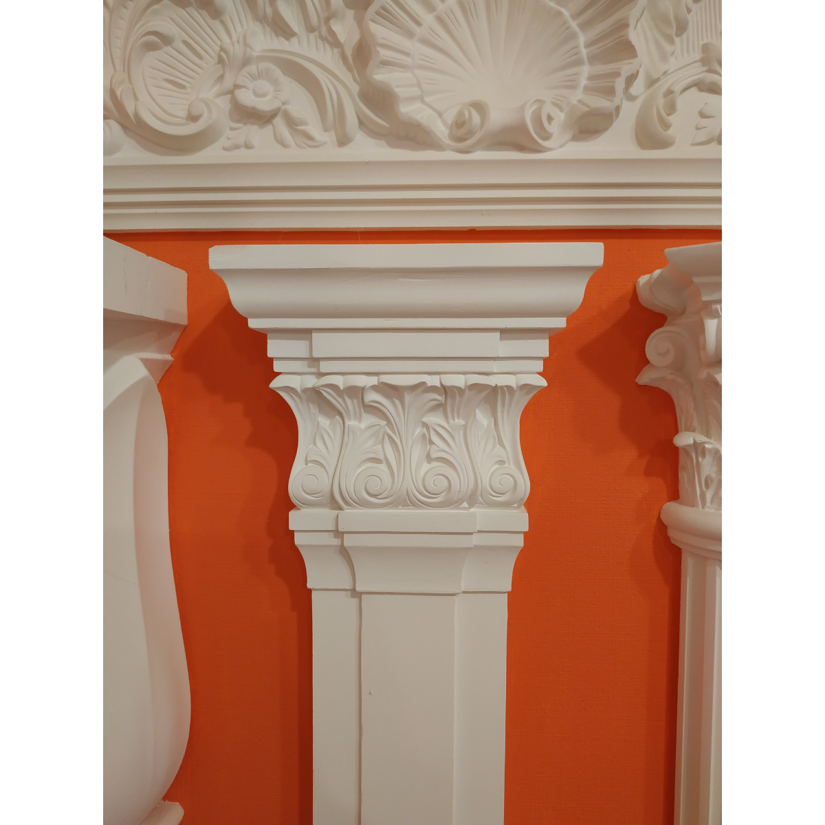 Выступ в стене в виде колонны